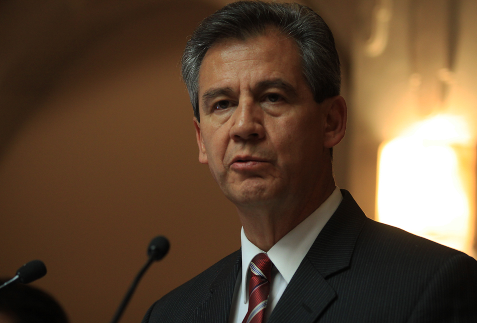 Héctor López Santillana.