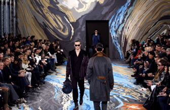 Kim Jones, responsable de la línea masculina de Louis Vuitton desde 2011, se inspiró en la cartografía y las imágenes aéreas de la NASA de América del