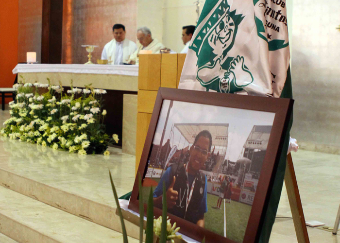 Se ofició una misa en honor del médico César Augusto Mora Flores.