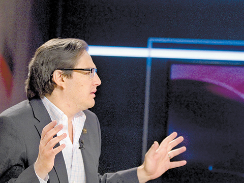 El secretario de Desarrollo Económico acudió al informe del titular del InveaDF, Meyer Klip. 