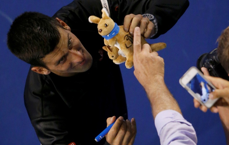 Djokovic se dio tiempo para atender a sus fans 