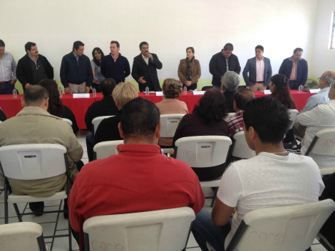 El alcalde de Guadalajara Ramíro Hernández se reunió con colonos para recibir peticiones y problemas en su comunidad.