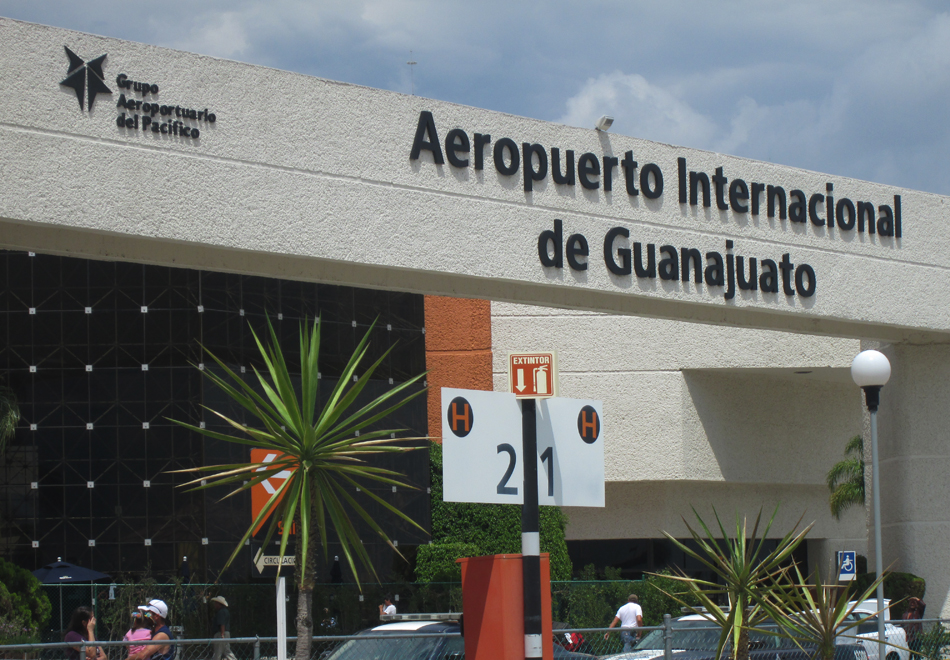 Solamente los empleados del aeropuerto fueron vacunados, y las dosis ya no alcanzaron para los visitantes a la región.