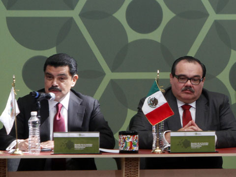 El gobernador Francisco Olvera Ruiz y el titular de la Sedatu, Jorge Carlos Ramírez. 