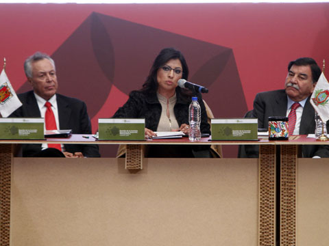 Gobernadores y presidentes municipales, presentes en la cita. 