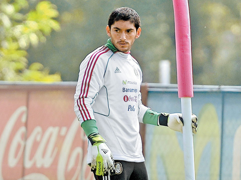 Jesús Corona, durante un entrenamiento de la selección mexicana. 