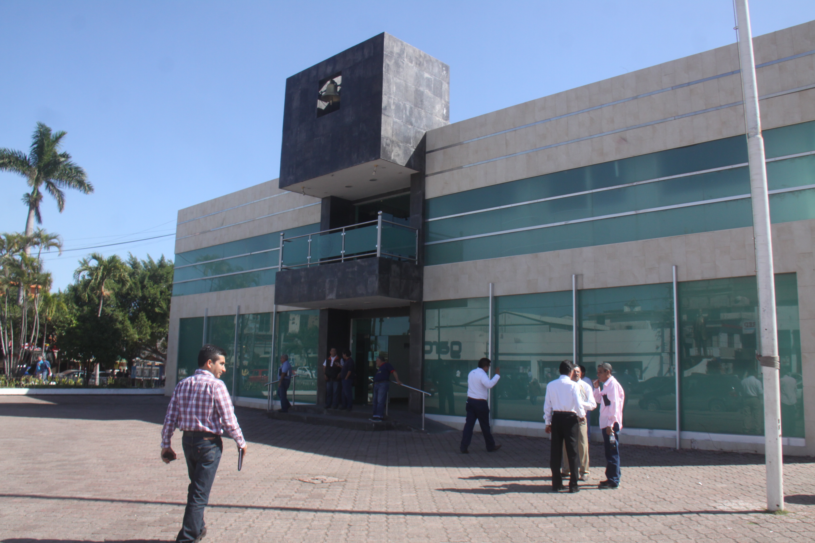 Ayuntamiento maderense busca solución a procesos de trabajadores.