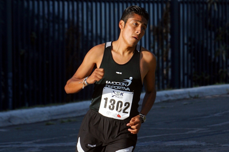 José Antonio Uribe se sube al podio del Maratón de Houston Grupo Milenio