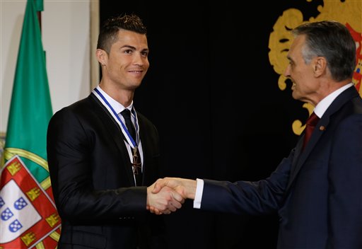 Cristiano Ronaldo recibe la máxima condecoración en su país