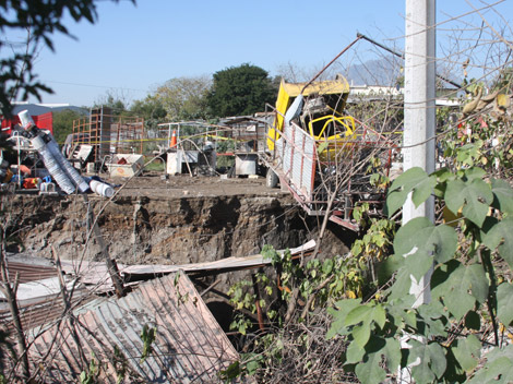 El sitio donde sucedió el incidente es un terreno irregular ubicado a un costado del Río Pesquería.