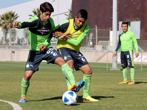Javier Abella, lateral derecho de Santos Laguna.