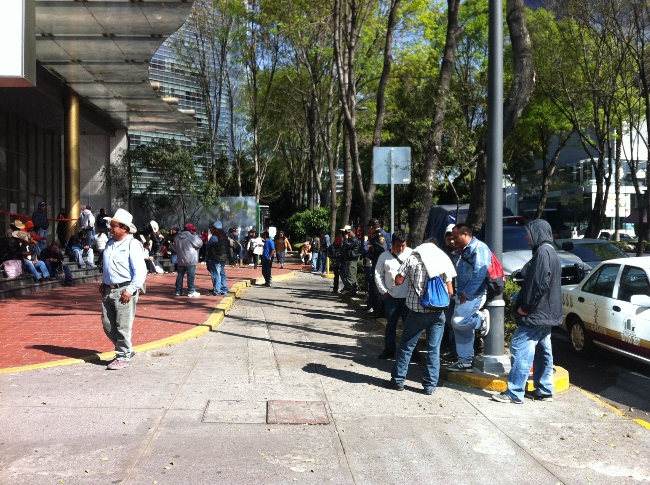 Los inconformes piden mejores carreteras para sus comunidades