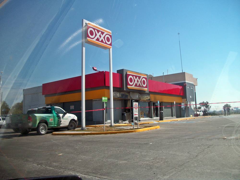 Oxxo incendiado en Tula de Allende