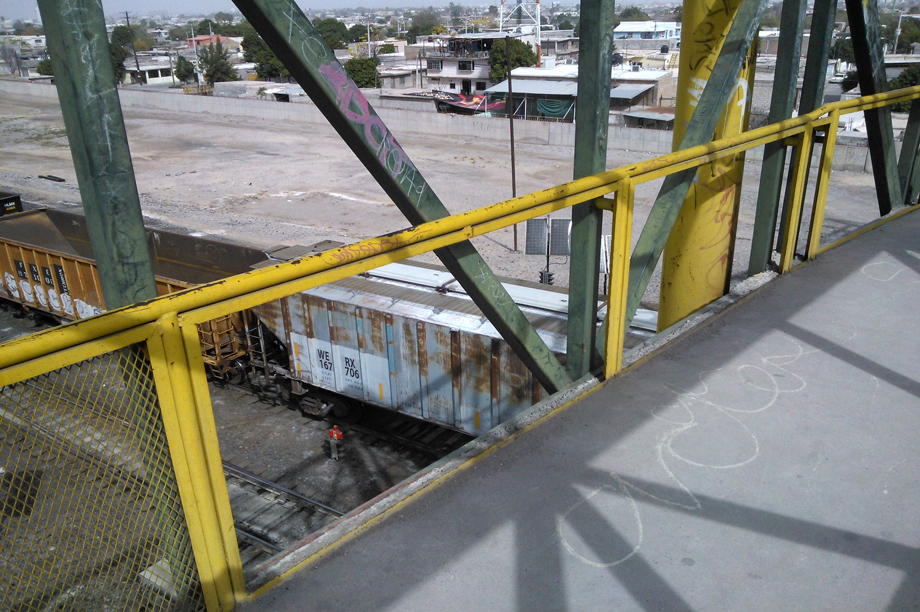 Puente de donde cayeron 2 niñas el domingo en Las Julietas.