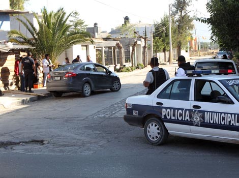 El agresor y una mujer que le acompañaba viajaban en un Ford Fiesta.