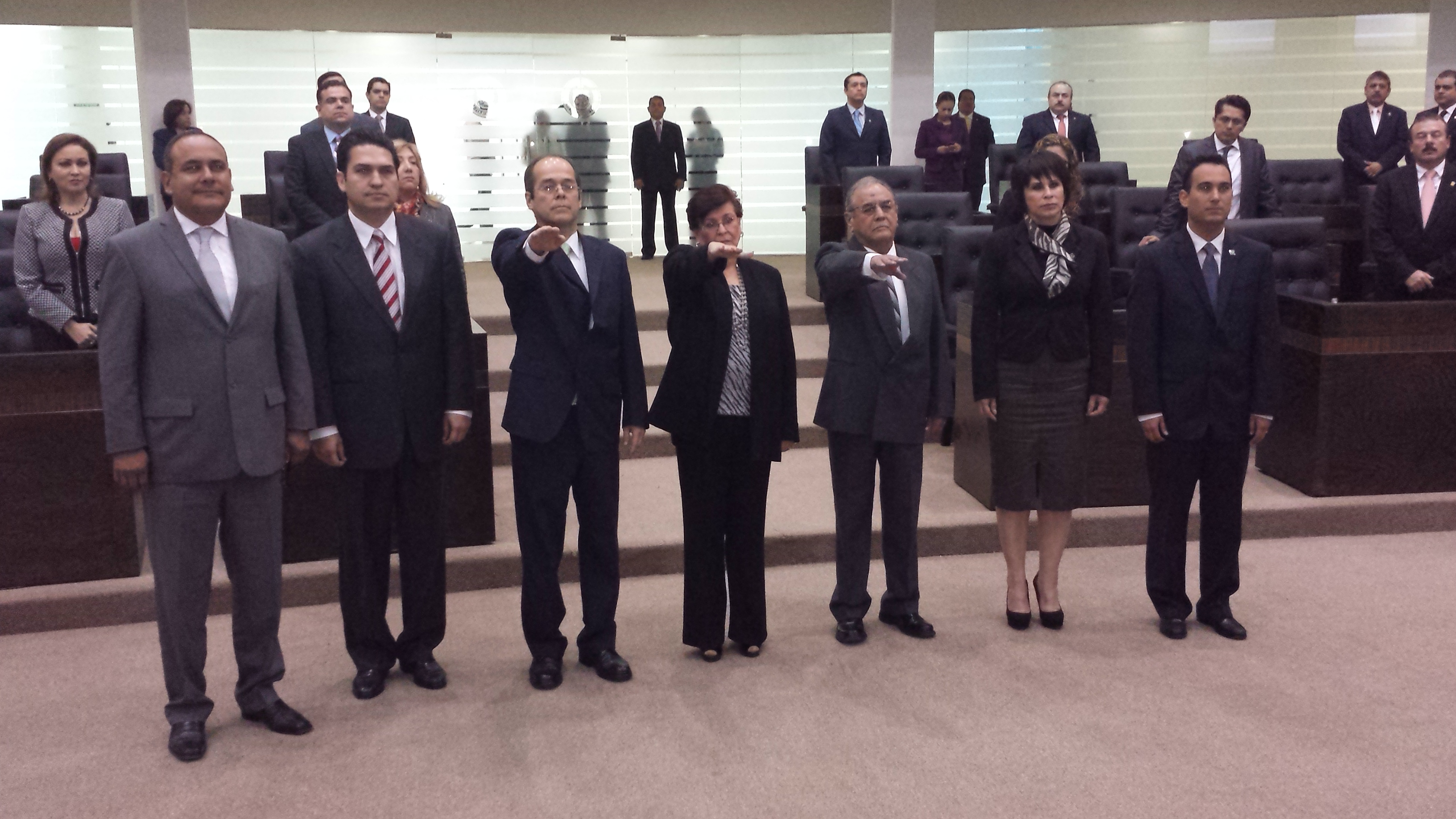 Los tres comisionados rindieron protesta para seguir en el cargo por otro periodo de seis años.