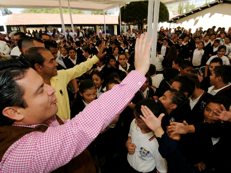El gobernador pidió que se fomenten los valores desde el hogar.