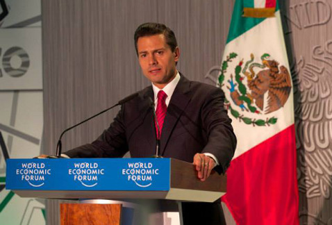 Peña Nieto ofreció una conferencia de prensa en Davos, Suiza.