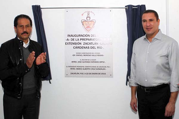 El rector de la UAP, Alfonso Esparza y el gobernador, Rafael Moreno.