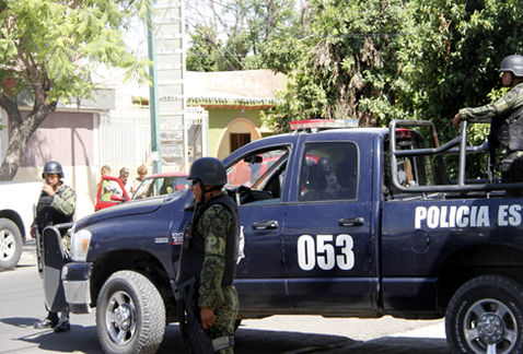 Los agentes se encuentran en una capacitación constante por personal de la CEDH.
