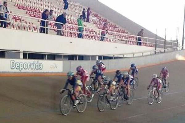 La competencia de realiza en el velódromo de Cuautlancingo.