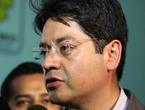 El jefe delegacional en Cuauhtémoc, Alejandro Fernández, dio a conocer las áreas en vía pública de donde serán retirados comercios informales.