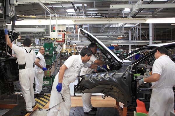 Trabajadores en la planta Volkswagen.