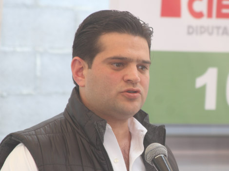 La ausencia de los alcaldes es una falta de respeto, dijo el legislador priista. 