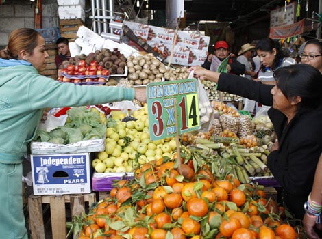 La dirigencia patronal subraya que la gente carece de dinero para comprar.