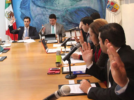 El alcalde atendió la sesión de Cabildo de hoy. 