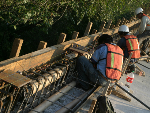 Se espera que en máximo dos meses se concluirán las obras para dar fluidez vial a Circuito Interior, en la delegación Iztacalco.