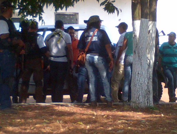 Ingresan autodefensas a Los Reyes