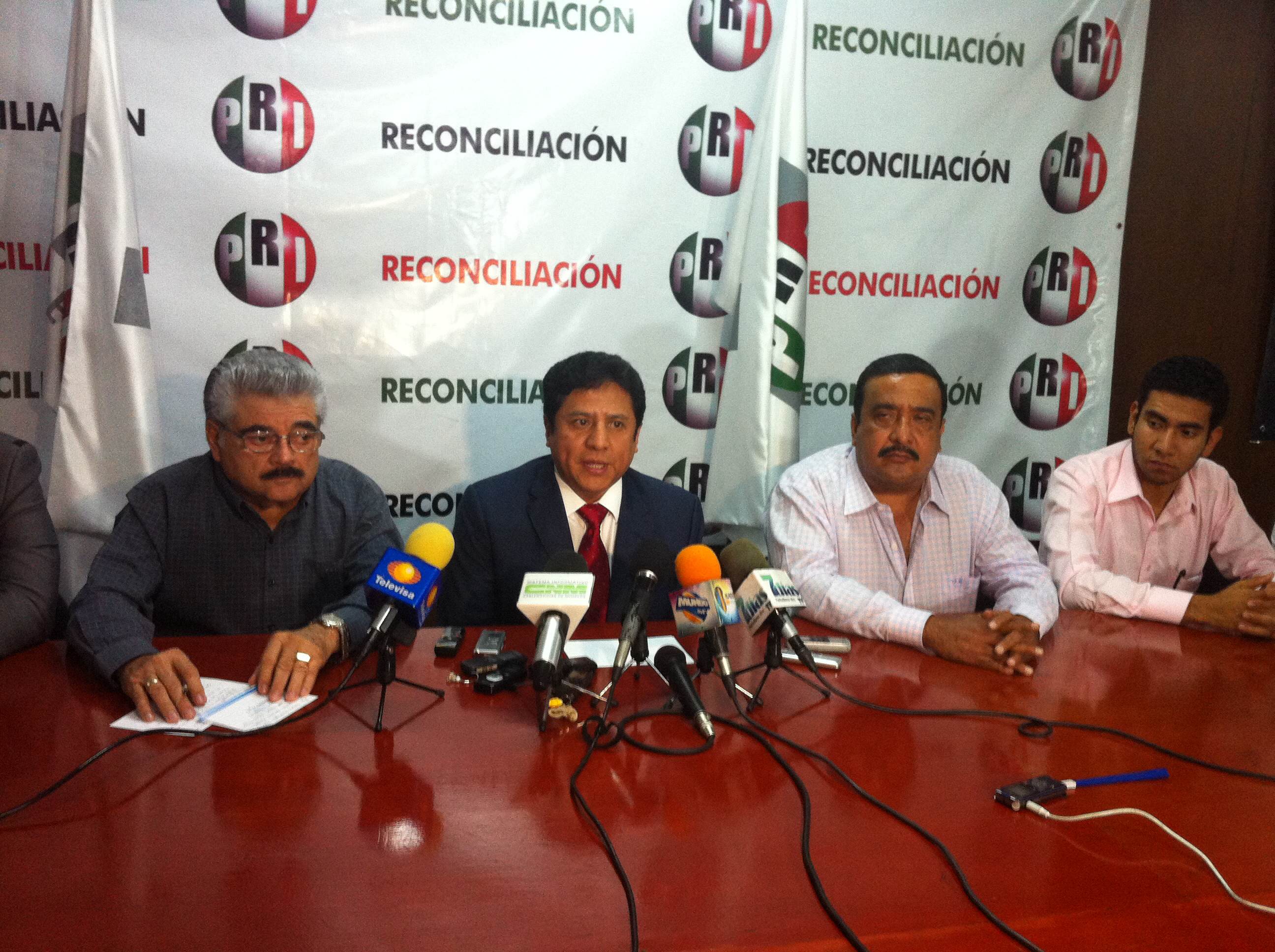 La dirigencia del PRI en Morelos durante la conferencia de prensa.