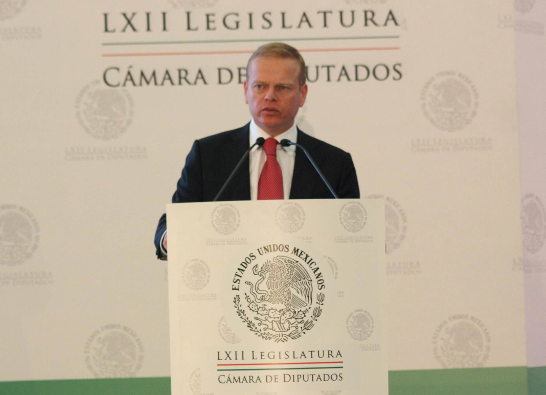 El líder de los diputados del Partido Verde, Arturo Escobar. 
