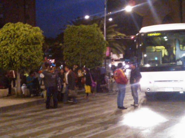 Llegan miembros de la CNTE a Monumento a la Revolución 