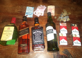 Mercancía y dinero recuperado.