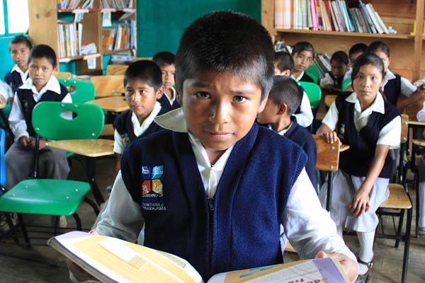 Estudiantes con bajos recursos para su educación.