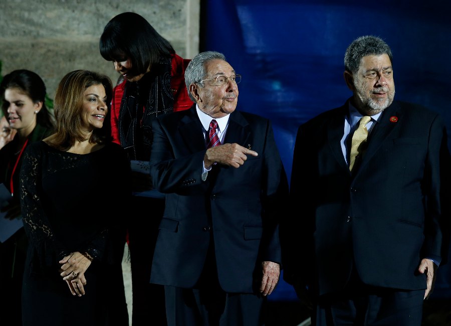 Laura Chinchilla, presidenta de Costa Rica, con su par de Cuba, Raúl Castro.