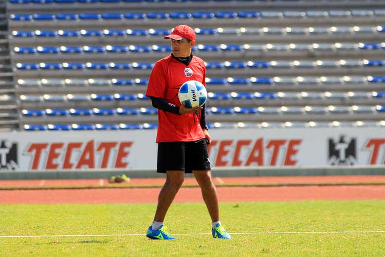 Lobos BUAP no se relaja y piensa ya en el liderato, dice su entrenador Héctor Medrano.