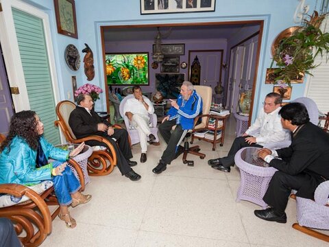 El ex presidente cubano en su casa con los mandatarios de Ecuador, Bolivia y Nicaragua.