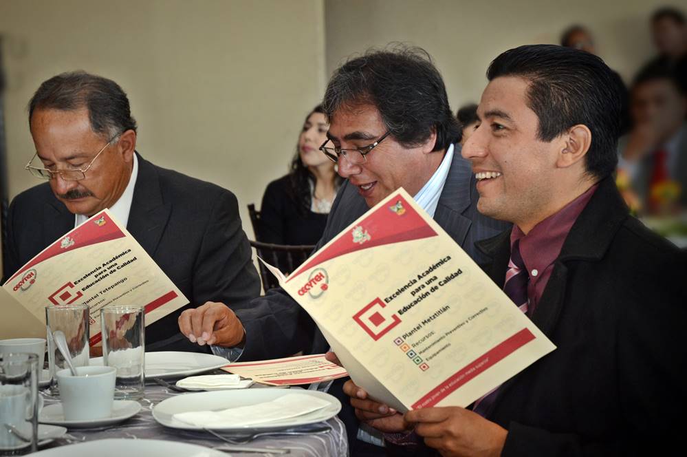 Entrega de reconocimientos. 