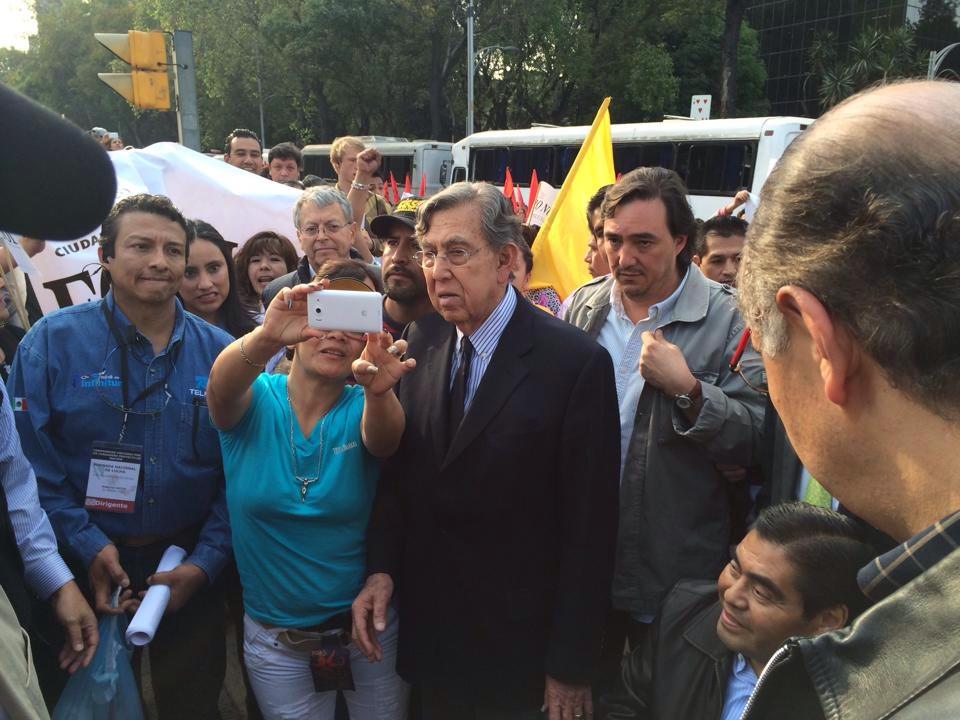 Cuahutemoc Cárdenas en Paseo de la Reforma e Insurgentes.