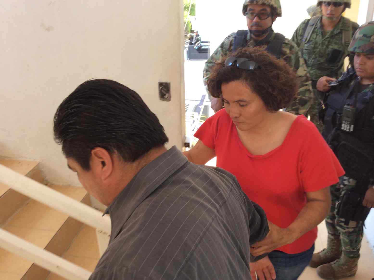 Una maestra de la sección 22 fue rescata de la turba por elementos del Ejército