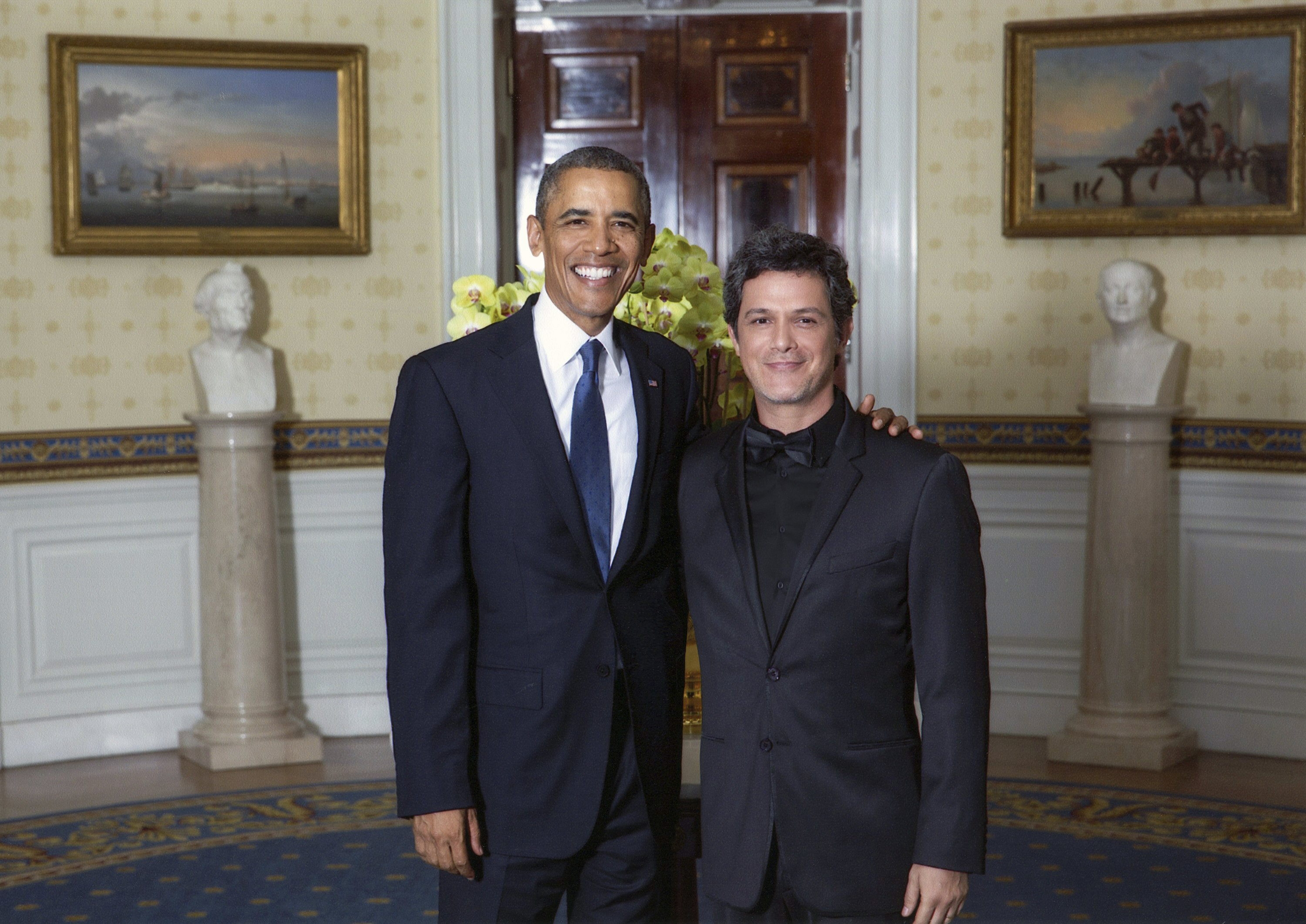 Barack Obama junto al cantante Alejandro Sanz en la Casa Blanca. 