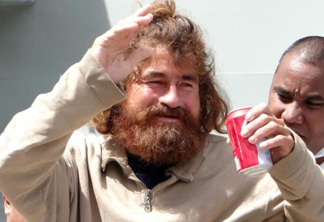 José Salvador Alvarenga, a su llegada al hospital de Majuro, en las islas Marshall