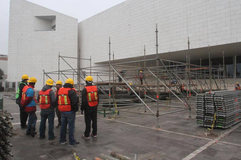 El escenario que ocupará Andrea Bocelli el próximo 12 de febrero ya se está instalando.