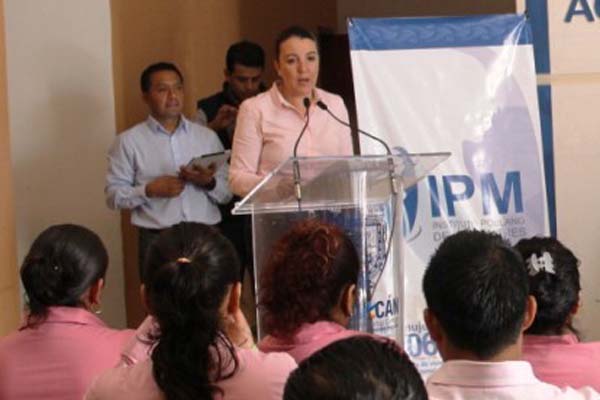 Promueven talleres para mujeres.