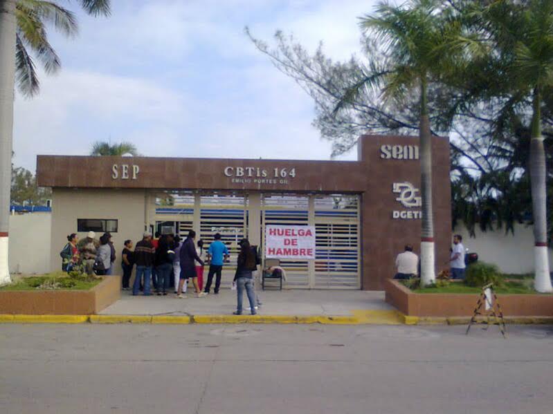 Señalan que la directora del CBTIS 164 apoya a personas allegadas a ella e ignora la solicitud de trabajadores para obtener la plaza de tiempo complet
