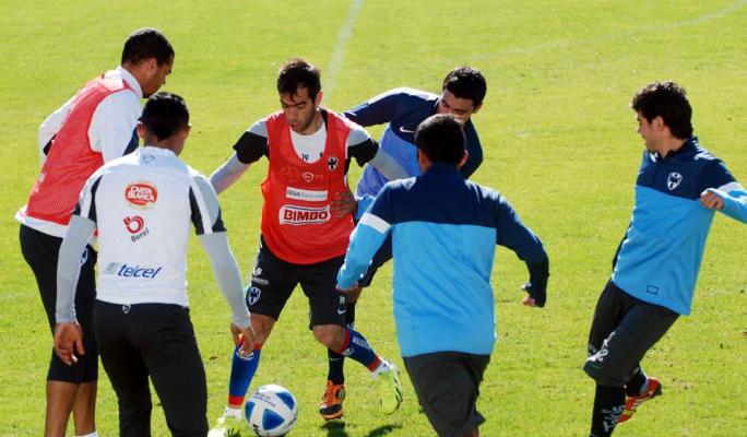 JUGADORES DE RAYADOS EN UNA PRÁCTICA