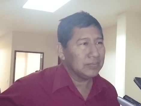 Alcalde de Apaxtla, Efraín Peña Damacio.
